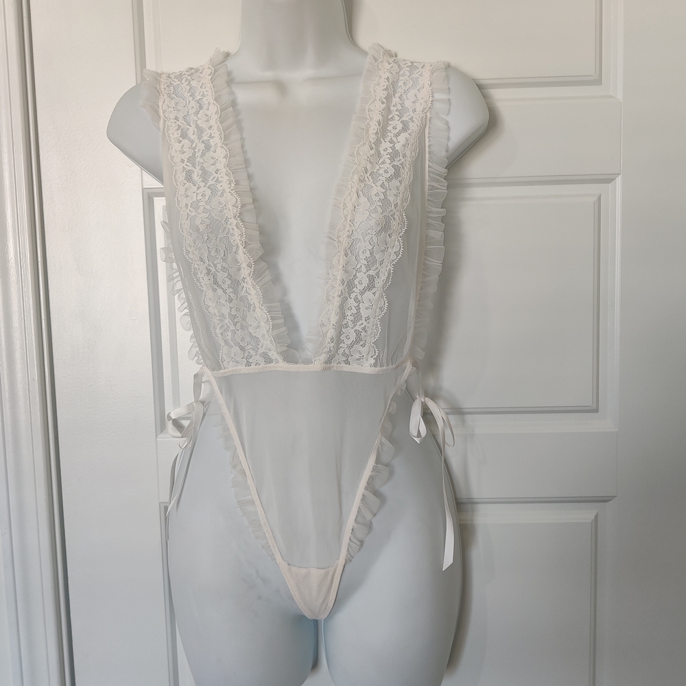 Victoria's Secret Dream Angels Dare to Dream Lace Sheer Hi-Leg Teddy Size S NWOT